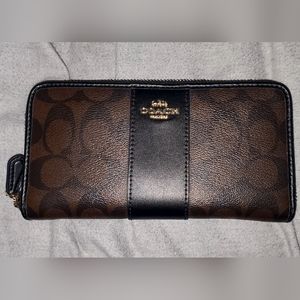 Coach Signature Accordion Zipper Wallet